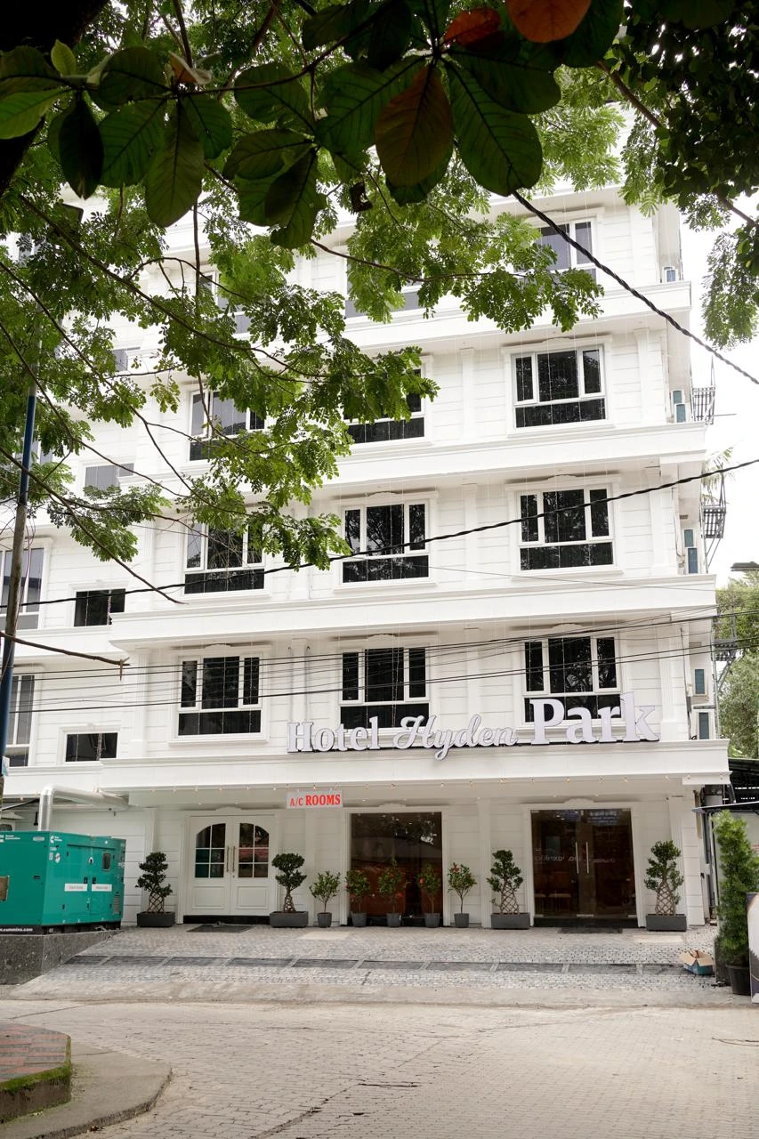 Hotel Hyden Park building