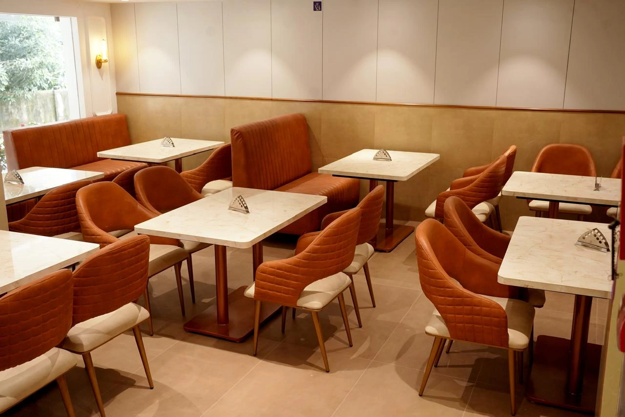 Restaurant seating