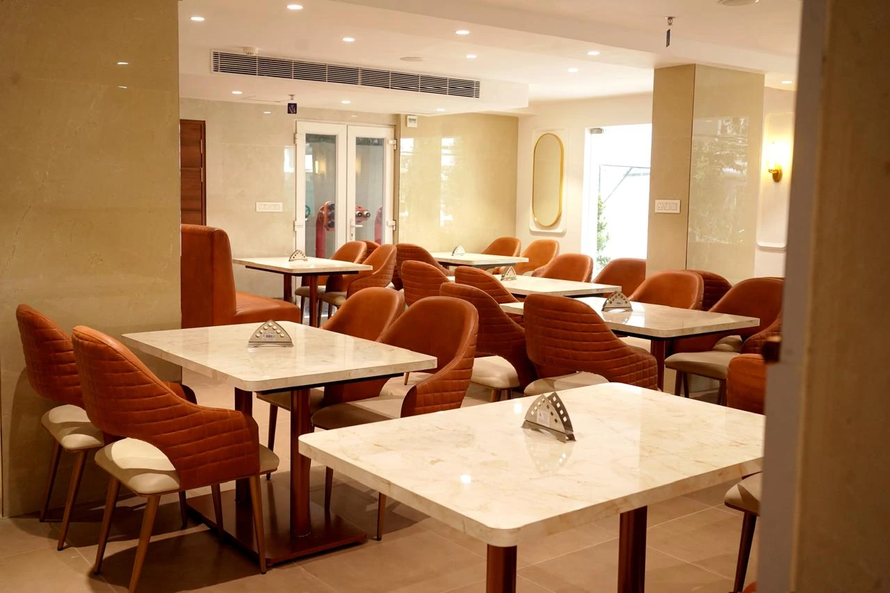 Hotel restaurant dining room